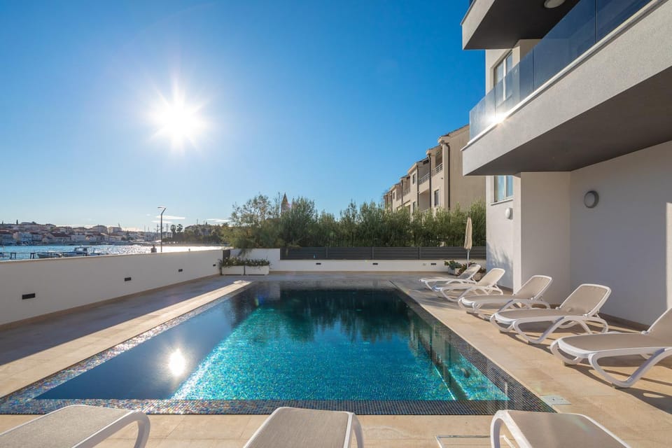 Patio, Pool view, Swimming pool, sunbed