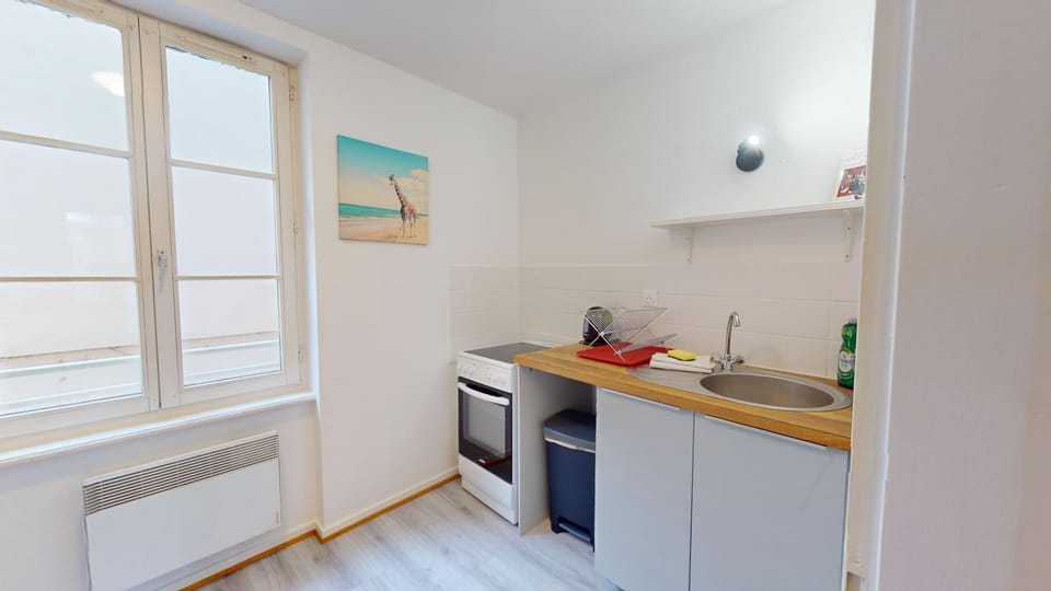 Kitchen or kitchenette, pet friendly, stove