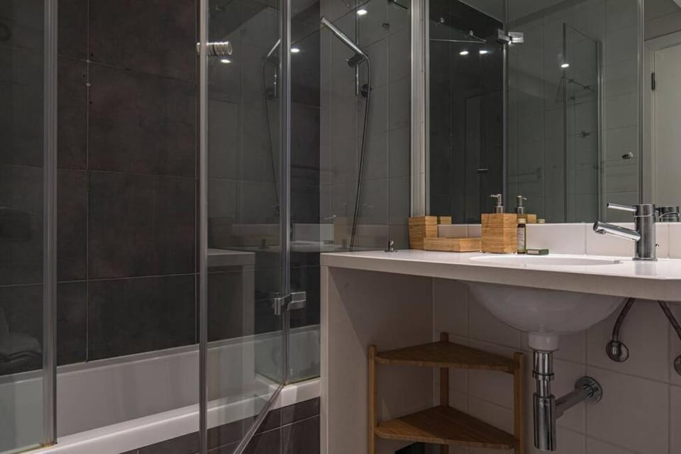 Shower, Bathroom, towels