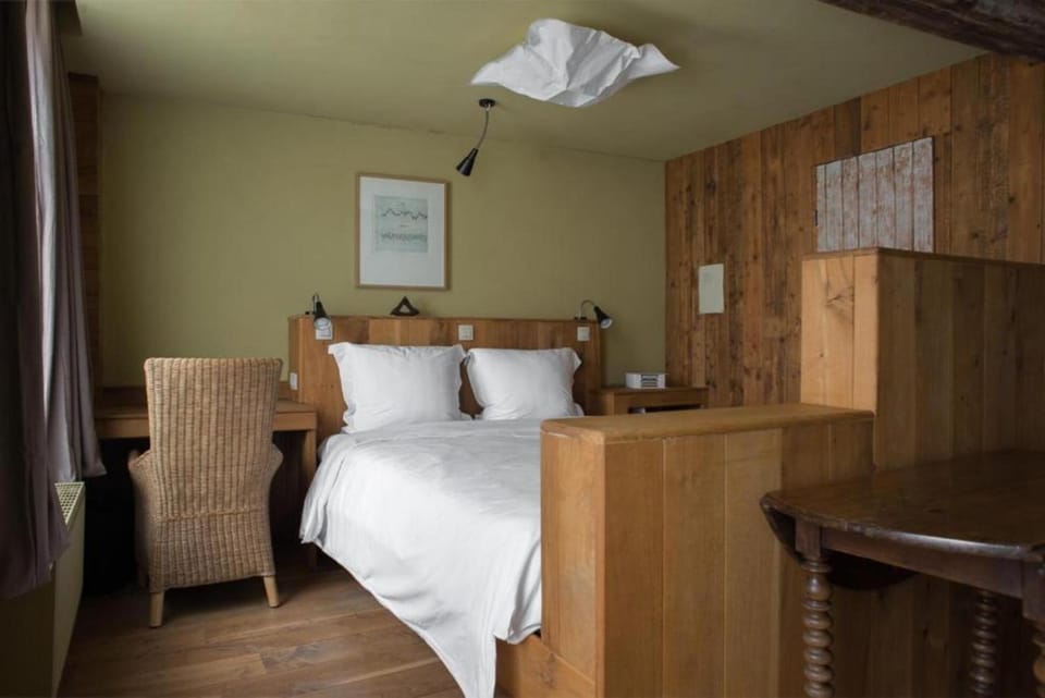 Bed, Photo of the whole room