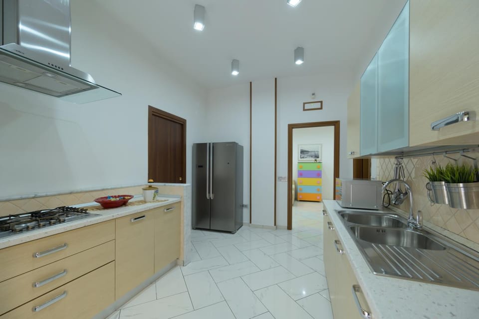 Food close-up, Kitchen or kitchenette, oven, pet friendly, stove, washing machine