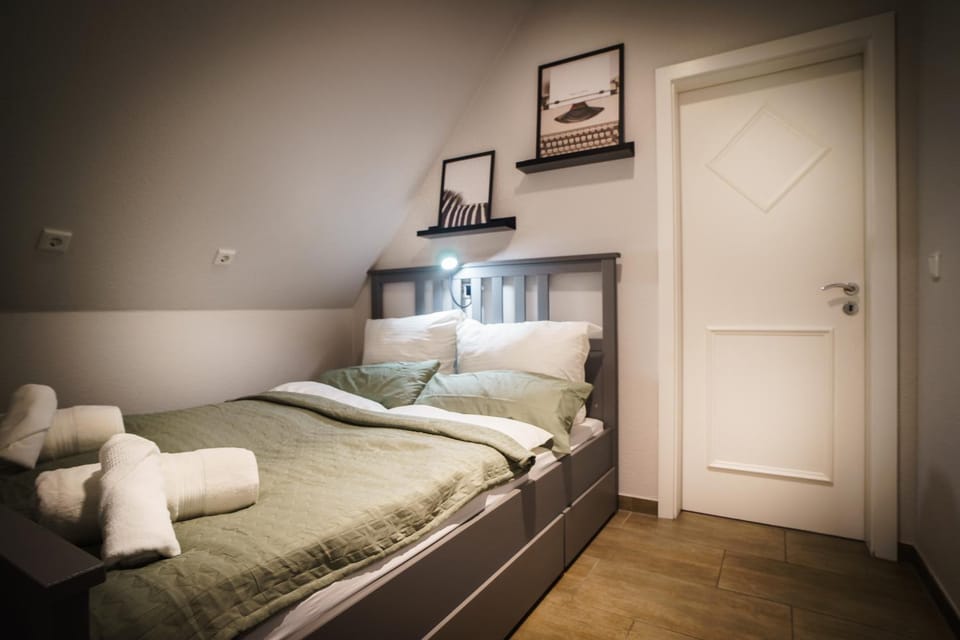 Bed, Photo of the whole room, Bedroom, towels, wardrobe