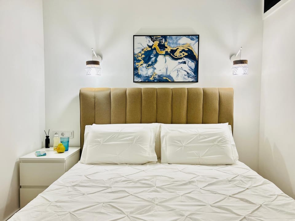 Bed, Photo of the whole room, Bedroom