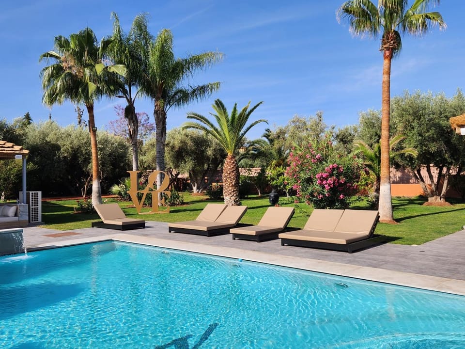 Garden view, Pool view, Swimming pool, sunbed