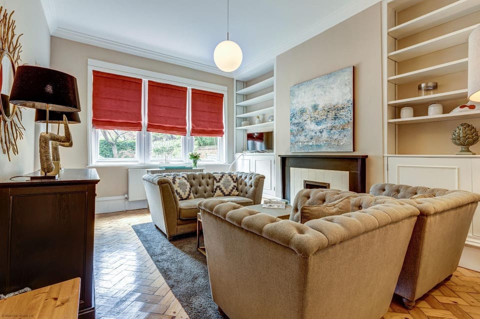 Living room, Seating area
