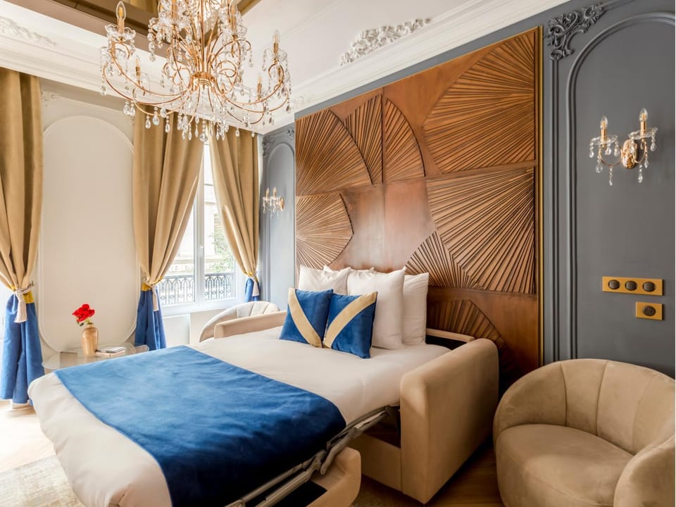 Bed, Living room