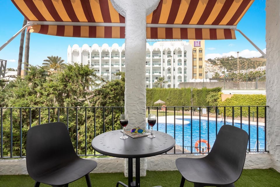 Pool view, Swimming pool