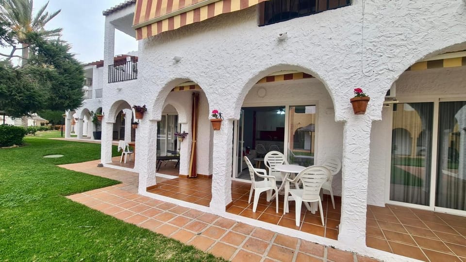 Property building, Patio, Day, Garden, View (from property/room), Balcony/Terrace, Dining area, Garden view