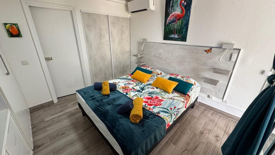 Bed, Photo of the whole room, Bedroom, towels, wardrobe, air conditioner