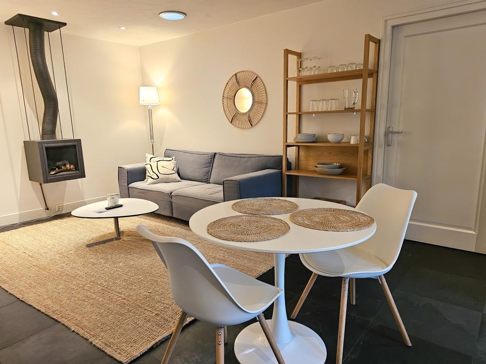 Seating area, Dining area