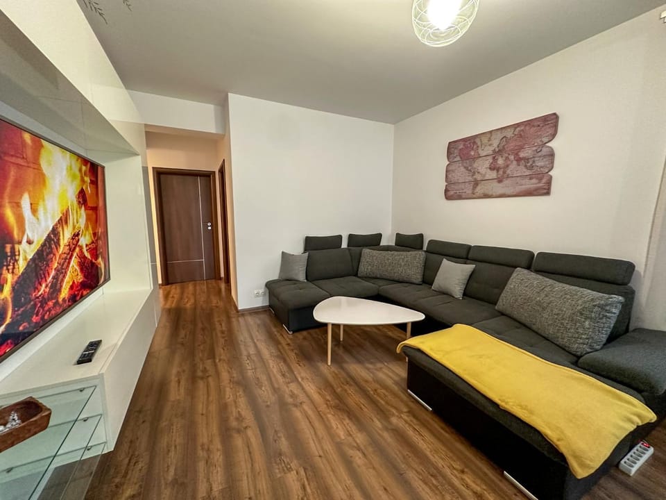 Communal lounge/ TV room, TV and multimedia, Living room, Seating area, Evening entertainment