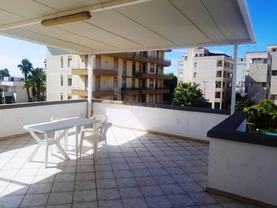 Property building, Day, View (from property/room), Balcony/Terrace