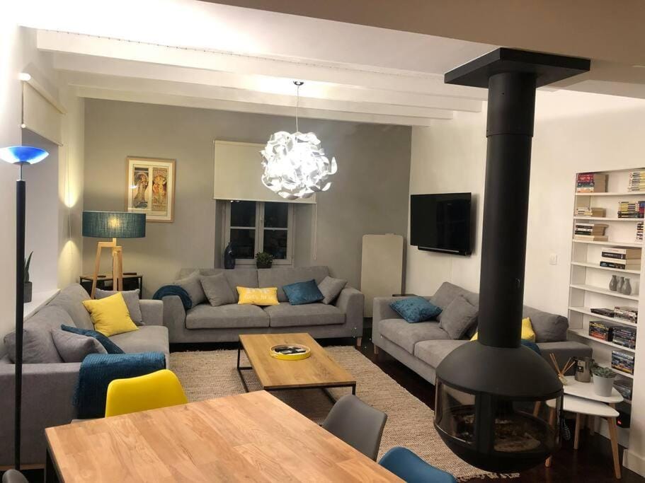 TV and multimedia, Living room, Dining area, fireplace, internet
