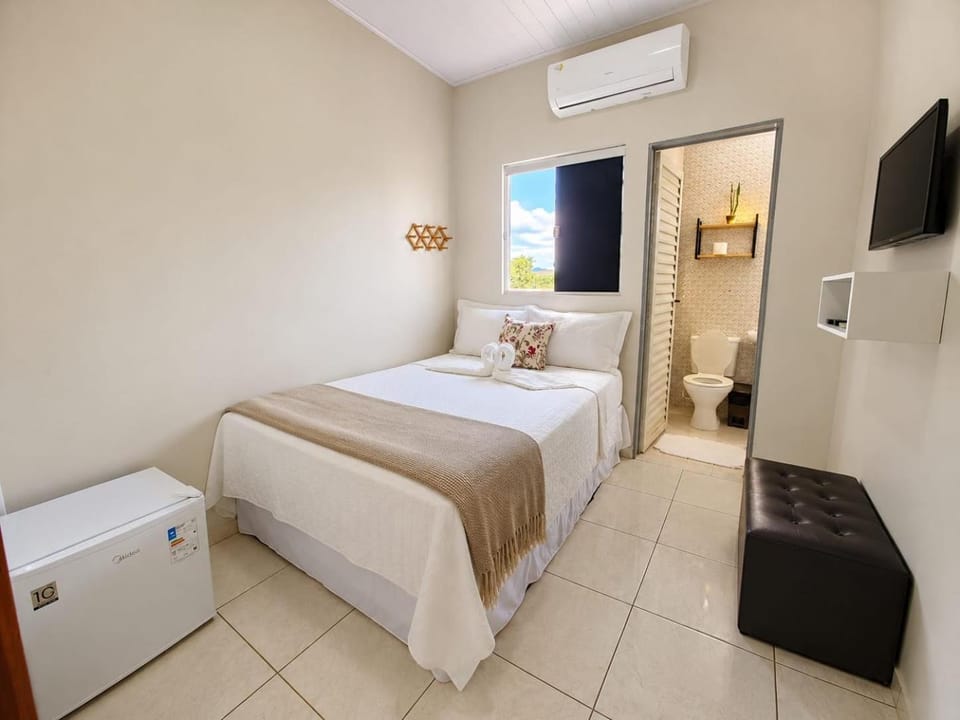 Bed, TV and multimedia, Photo of the whole room, Bedroom, internet, towels, air conditioner
