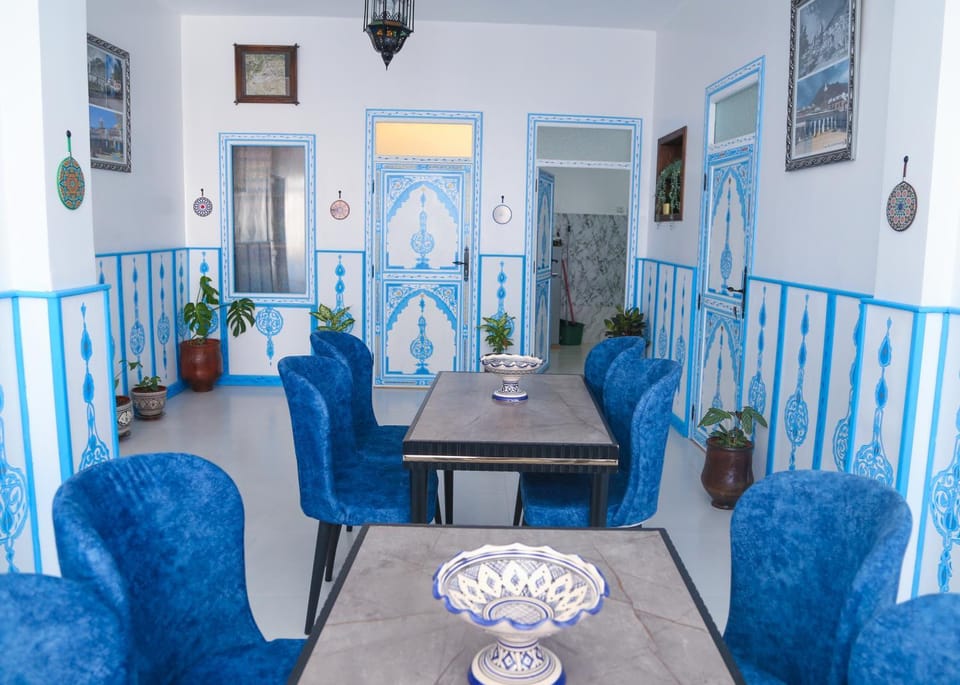 Communal lounge/ TV room, Living room, Dining area