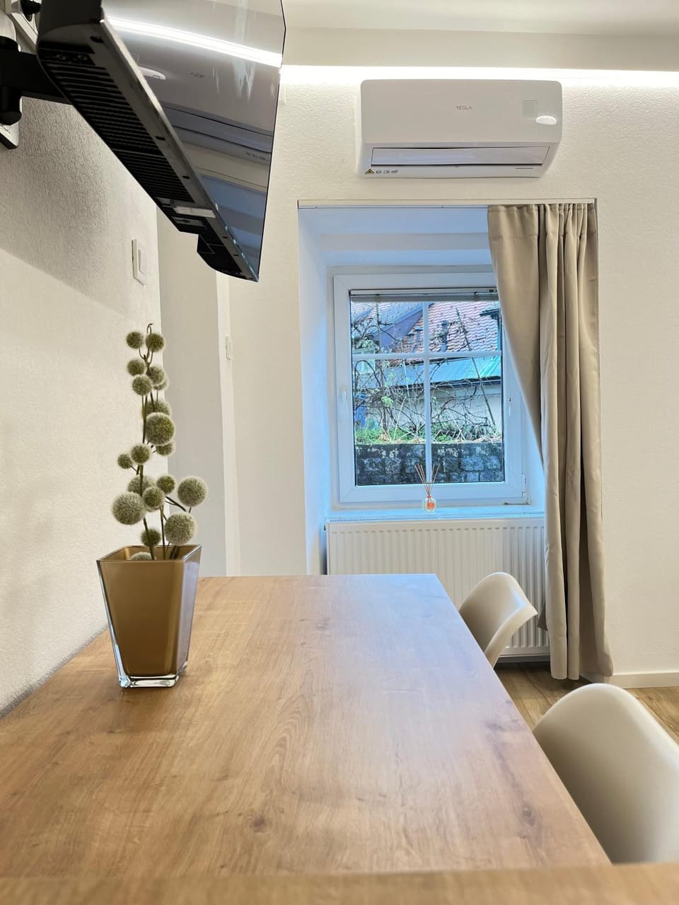 TV and multimedia, Dining area