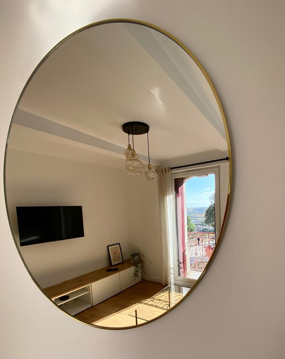 TV and multimedia, Living room, City view