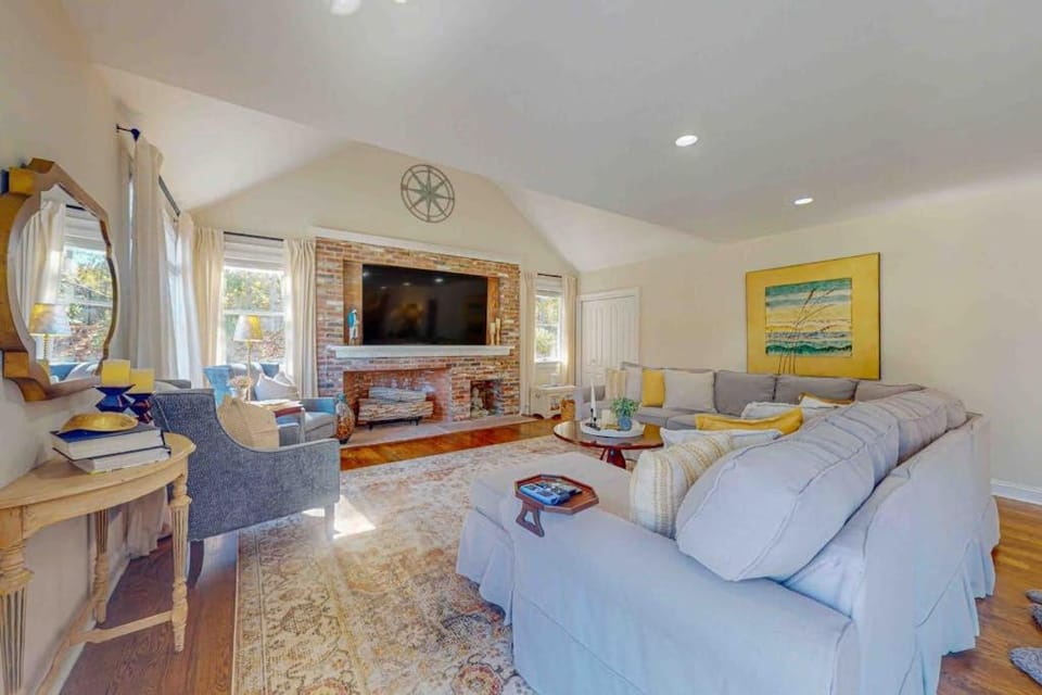 Plum Paradise House in Barnstable
