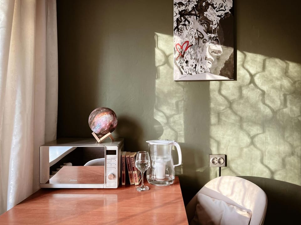 Coffee/tea facilities, Kitchen or kitchenette, Dining area