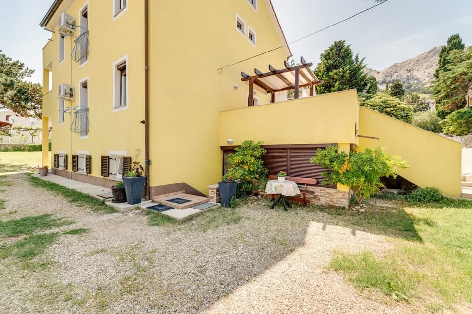 Apartman P1 RUBESSA s parkirnim mjestom Apartment in Lika-Senj County