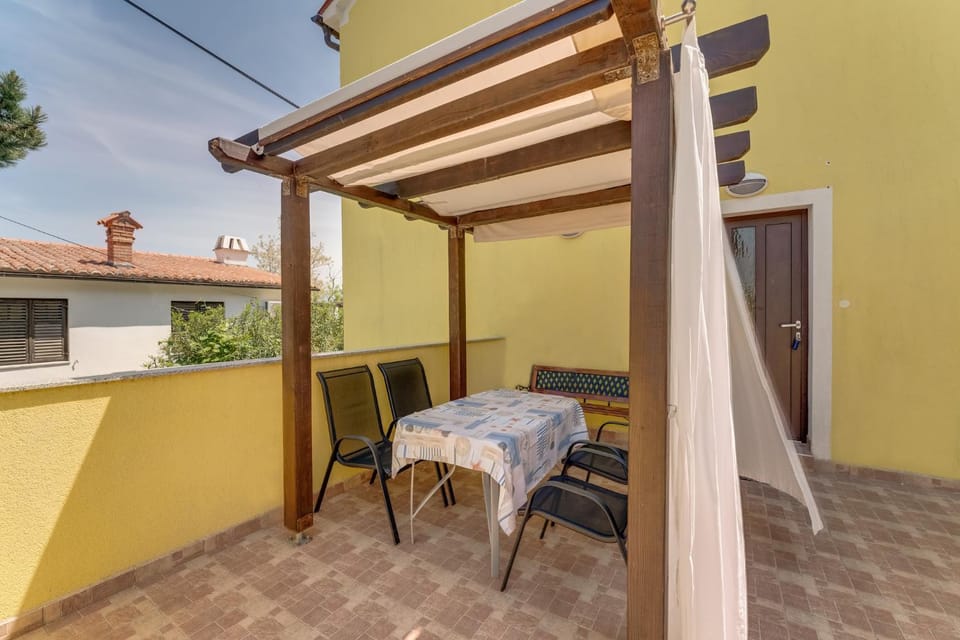 Apartman P1 RUBESSA s parkirnim mjestom Apartment in Lika-Senj County