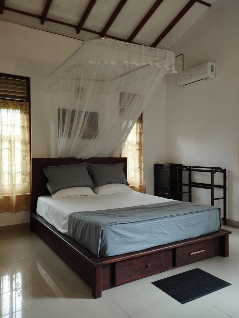 Bedroom, air conditioner