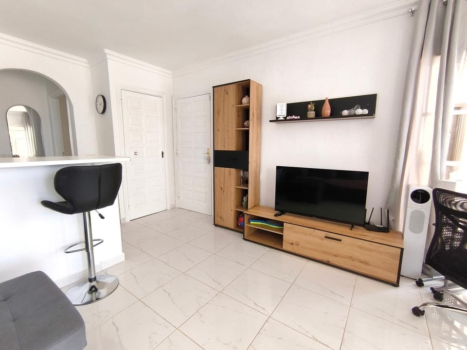 TV and multimedia, Living room, Seating area, Evening entertainment