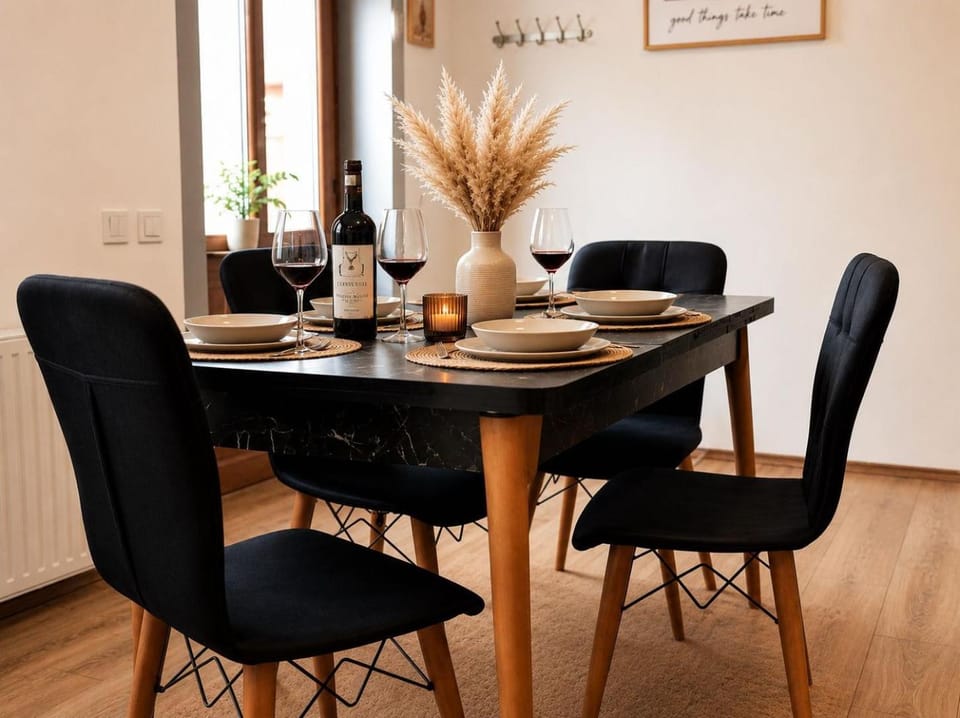 Communal lounge/ TV room, Seating area, Dining area, Communal kitchen