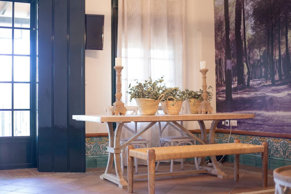 Living room, Dining area, Entertainment