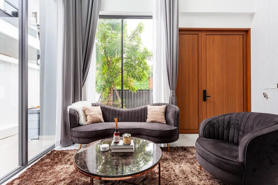 Living room, Seating area