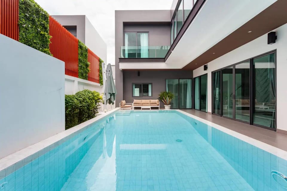 Swimming pool, Swimming pool