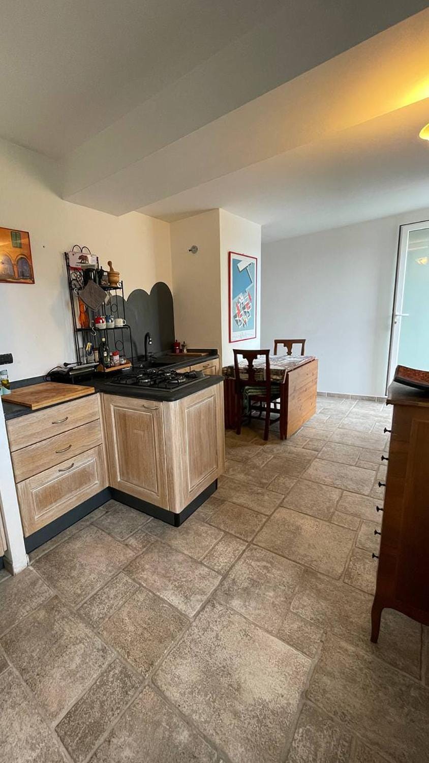 Coffee/tea facilities, Kitchen or kitchenette, Dining area