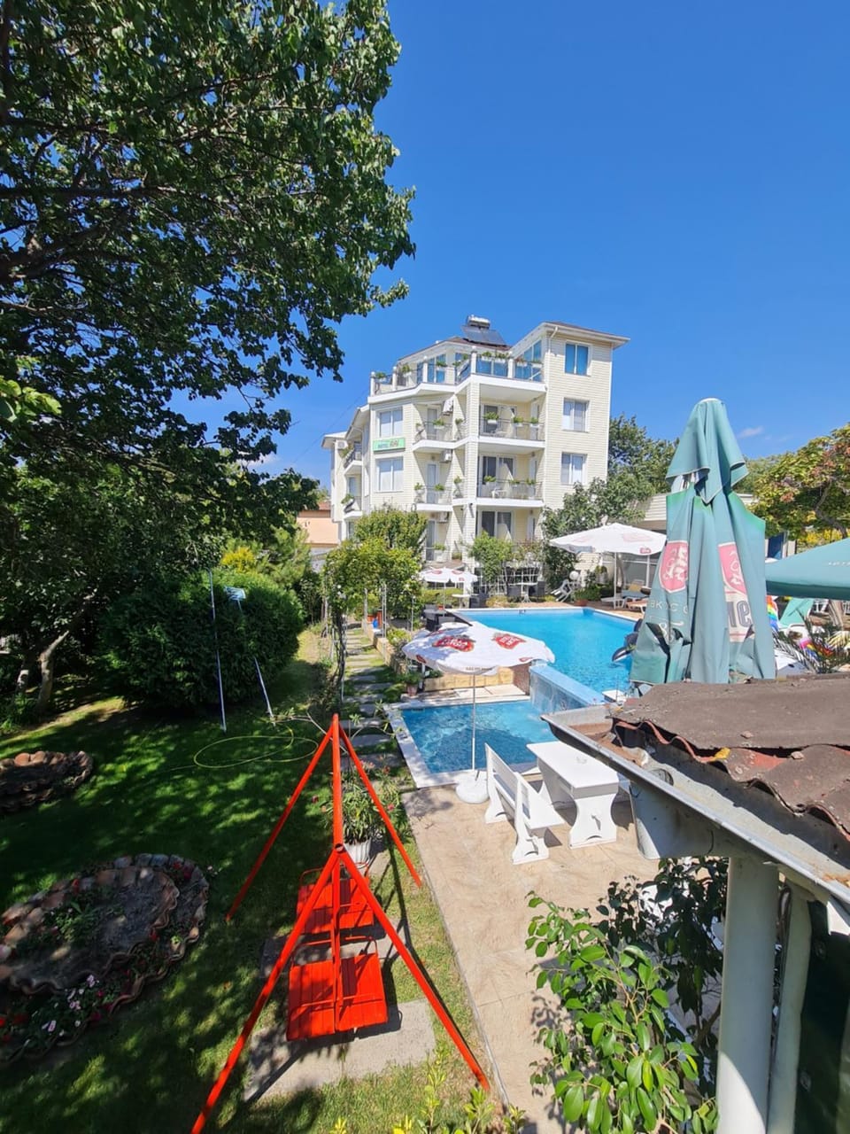 Property building, Day, Swimming pool