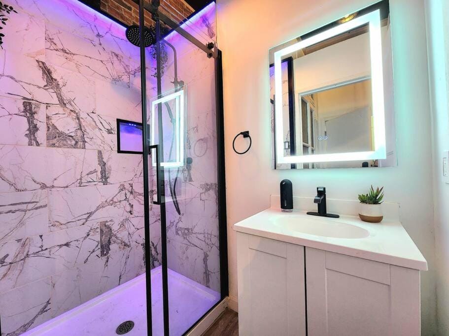 Loft Style Industriel Centre ville Parking Gratuit Apartment in Quebec City