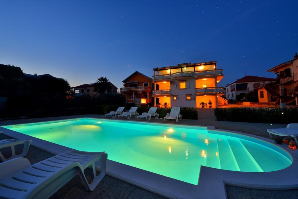 Property building, Swimming pool, Swimming pool