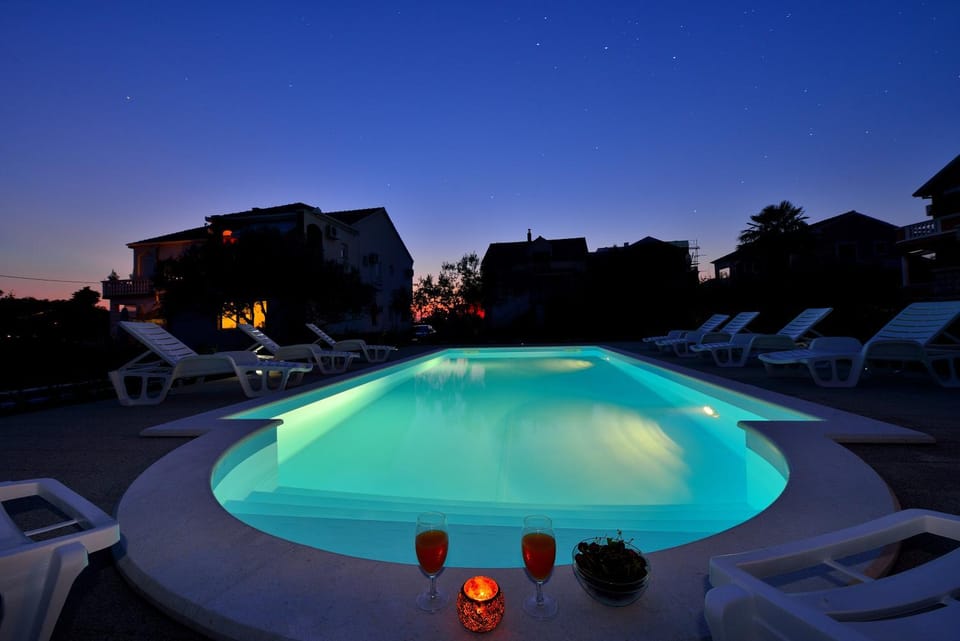 Swimming pool, Swimming pool