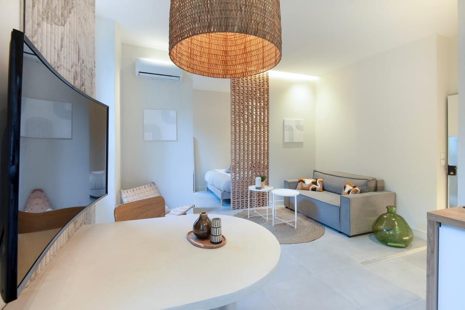 TV and multimedia, Living room, Dining area