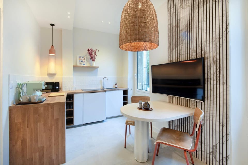 TV and multimedia, Kitchen or kitchenette, Dining area, minibar