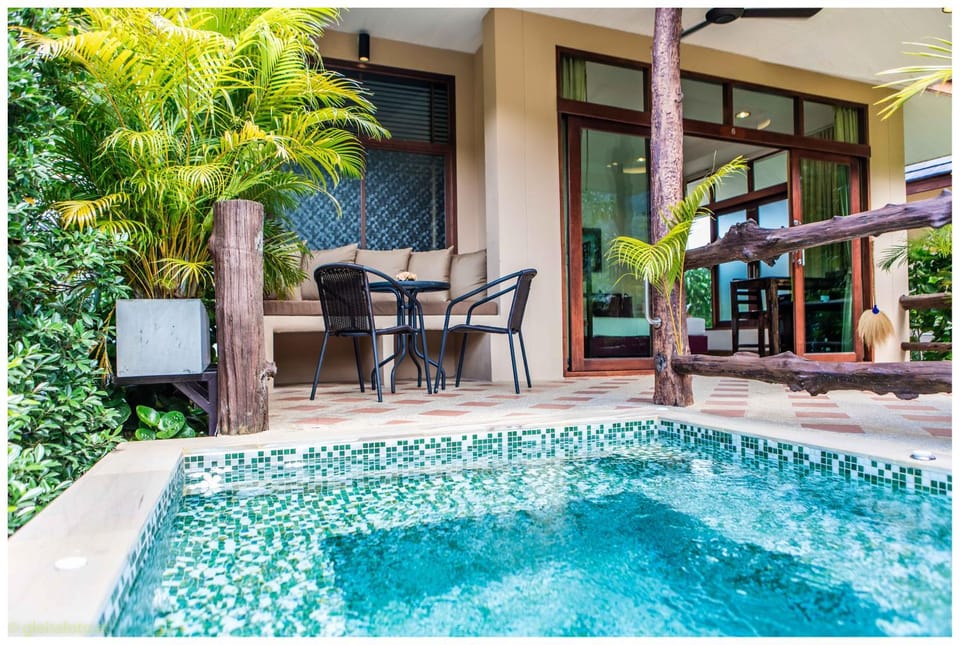 Property building, Day, Swimming pool