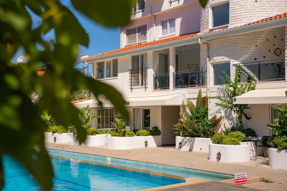 Property building, Swimming pool