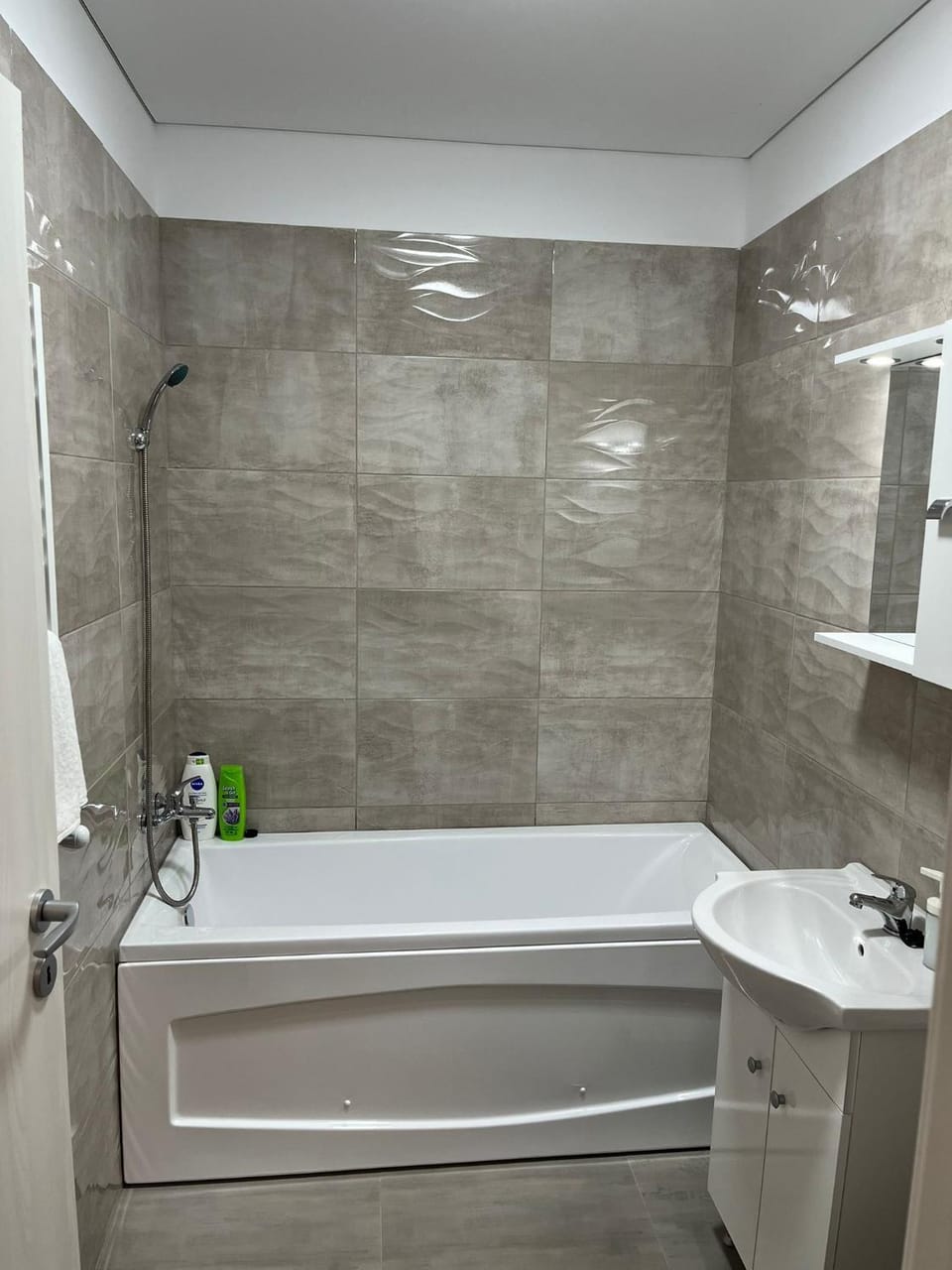 Bathroom, Bath