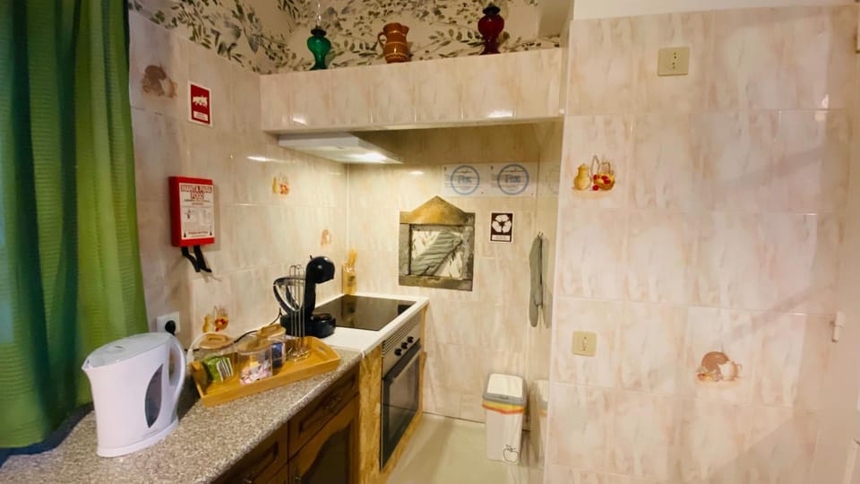 Kitchen or kitchenette, pet friendly, stove