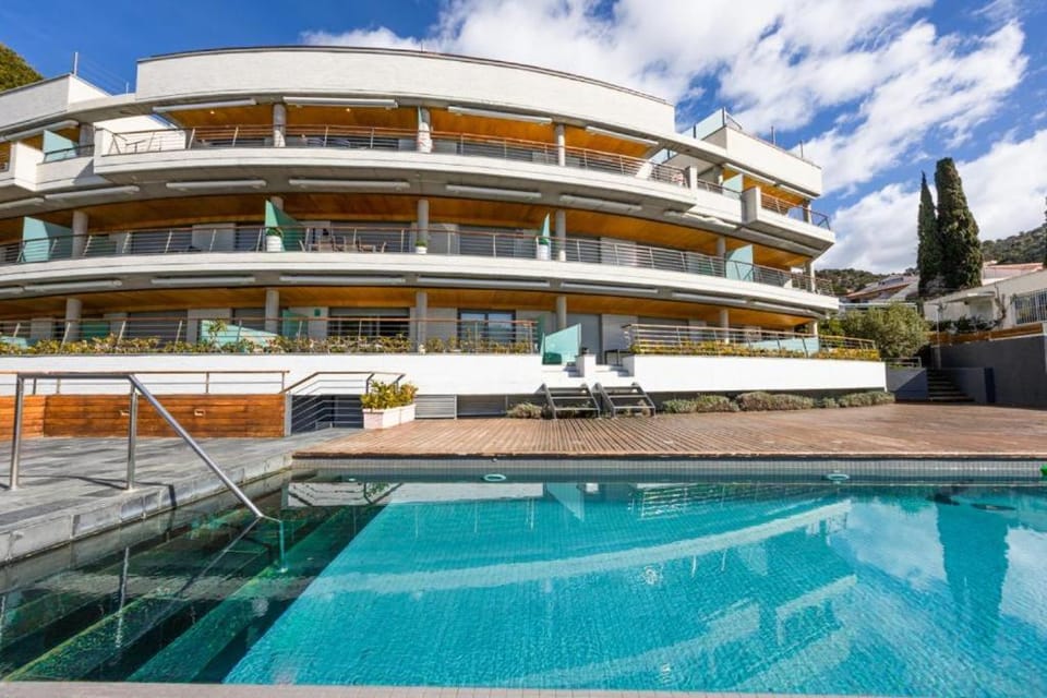 Property building, Swimming pool