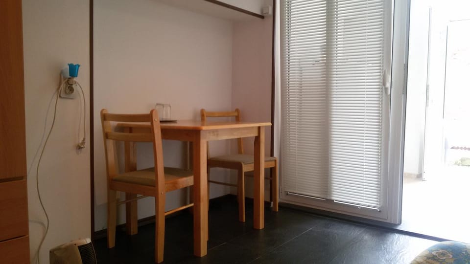 Shower, Toilet, Patio, Bed, Garden, Bathroom, TV and multimedia, Coffee/tea facilities, Seating area, Bedroom, City view, Garden view, Landmark view, Mountain view