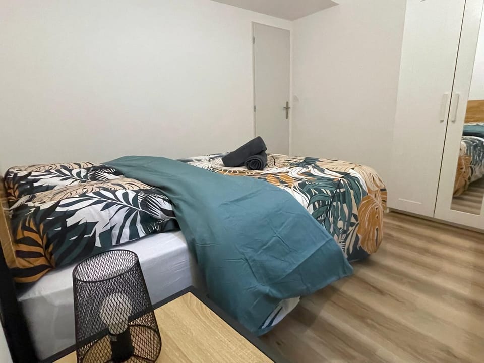 Bed, Photo of the whole room, Bedroom