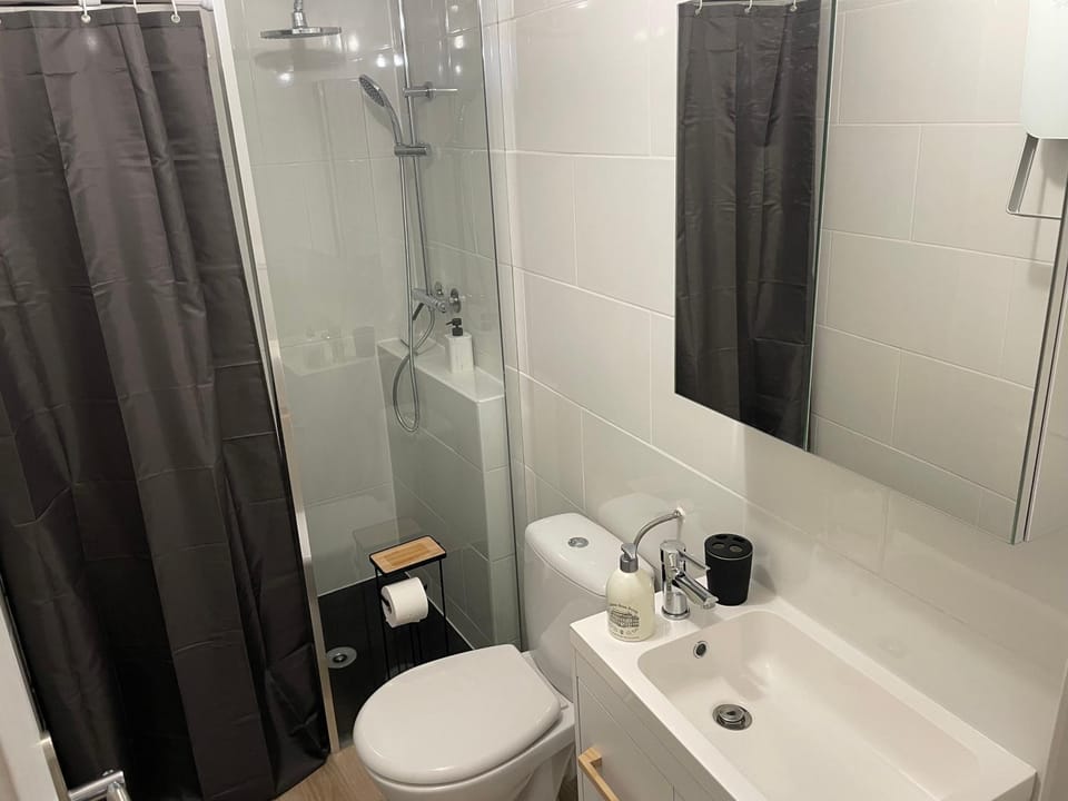 Shower, Toilet, Bathroom