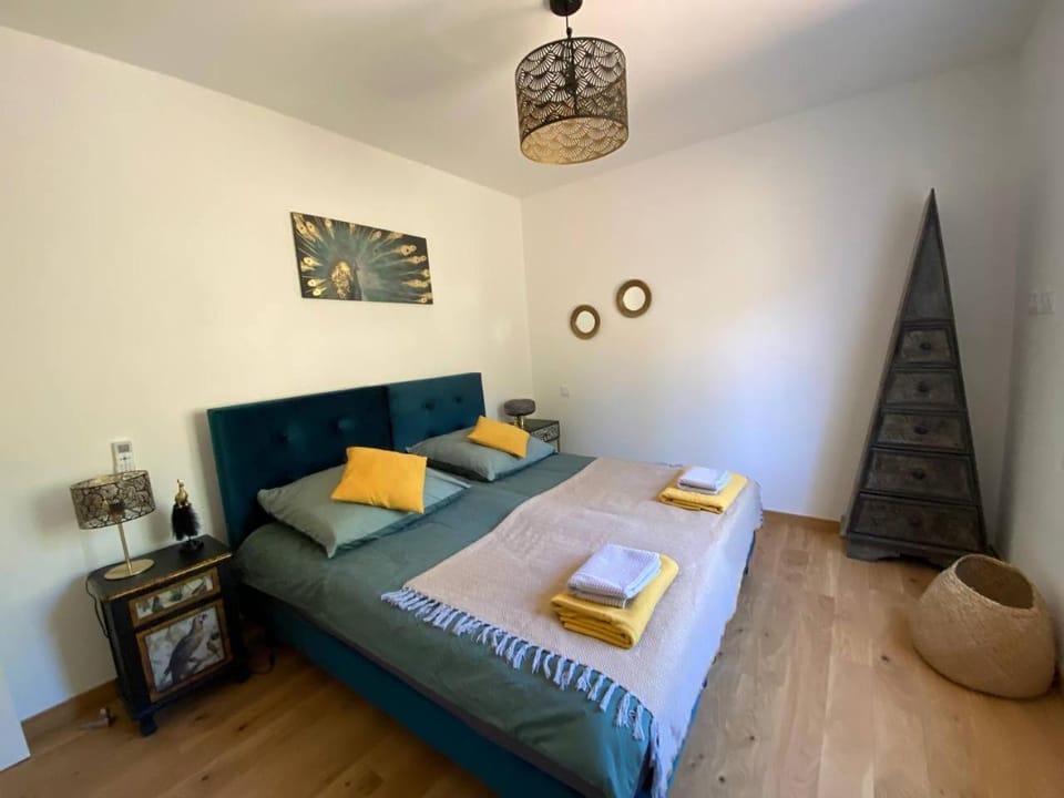 Bed, Bedroom