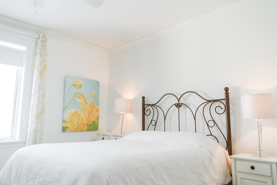 Shower, Toilet, Bed, View (from property/room), Seating area, Bedroom, Garden view, Pool view, Swimming pool, Family, Quiet street view, Inner courtyard view, Bath, heating, storage, towels