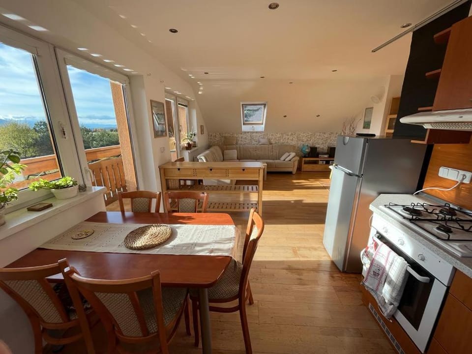 Kitchen or kitchenette, Living room