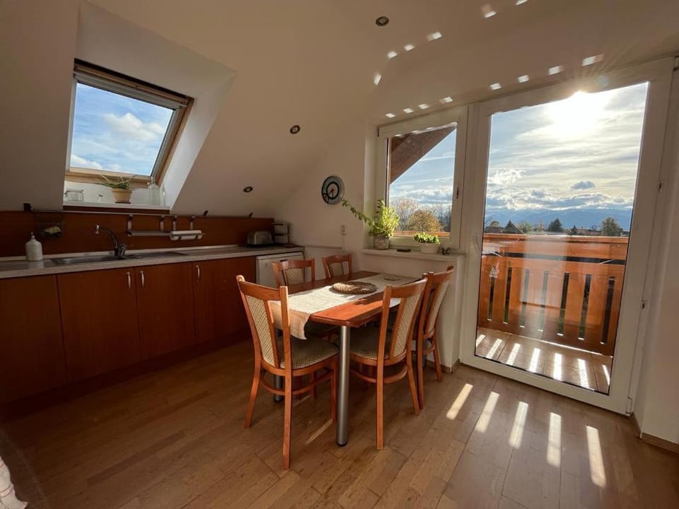 Kitchen or kitchenette, Mountain view